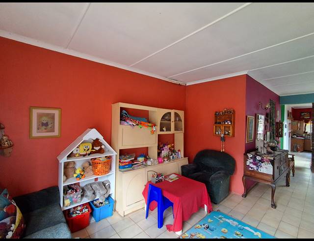 4 BEDROOM FREESTANDING FOR SALE IN STILFONTEIN EXT 3